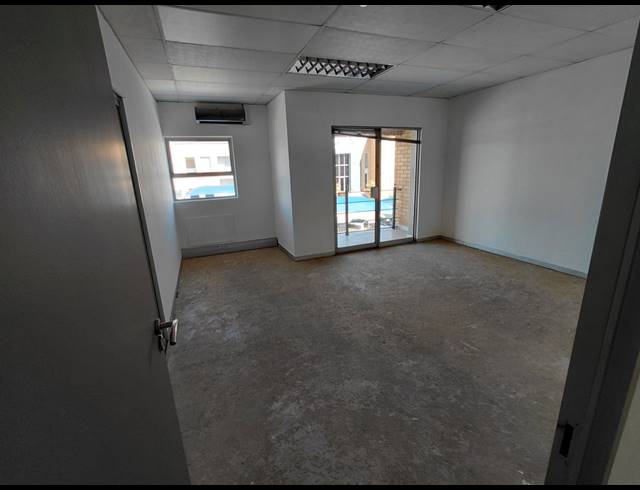 2,345M² OFFICE TO LET IN HALFWAY GARDENS